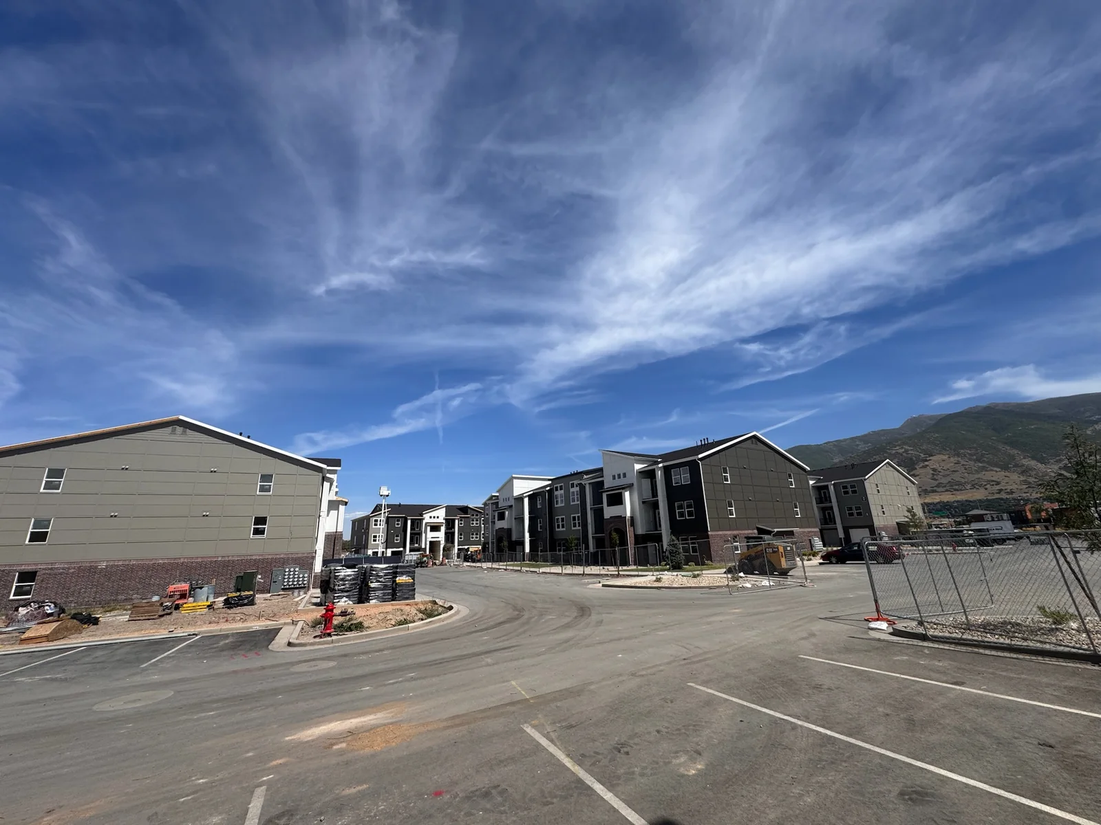 Large new-build project context
