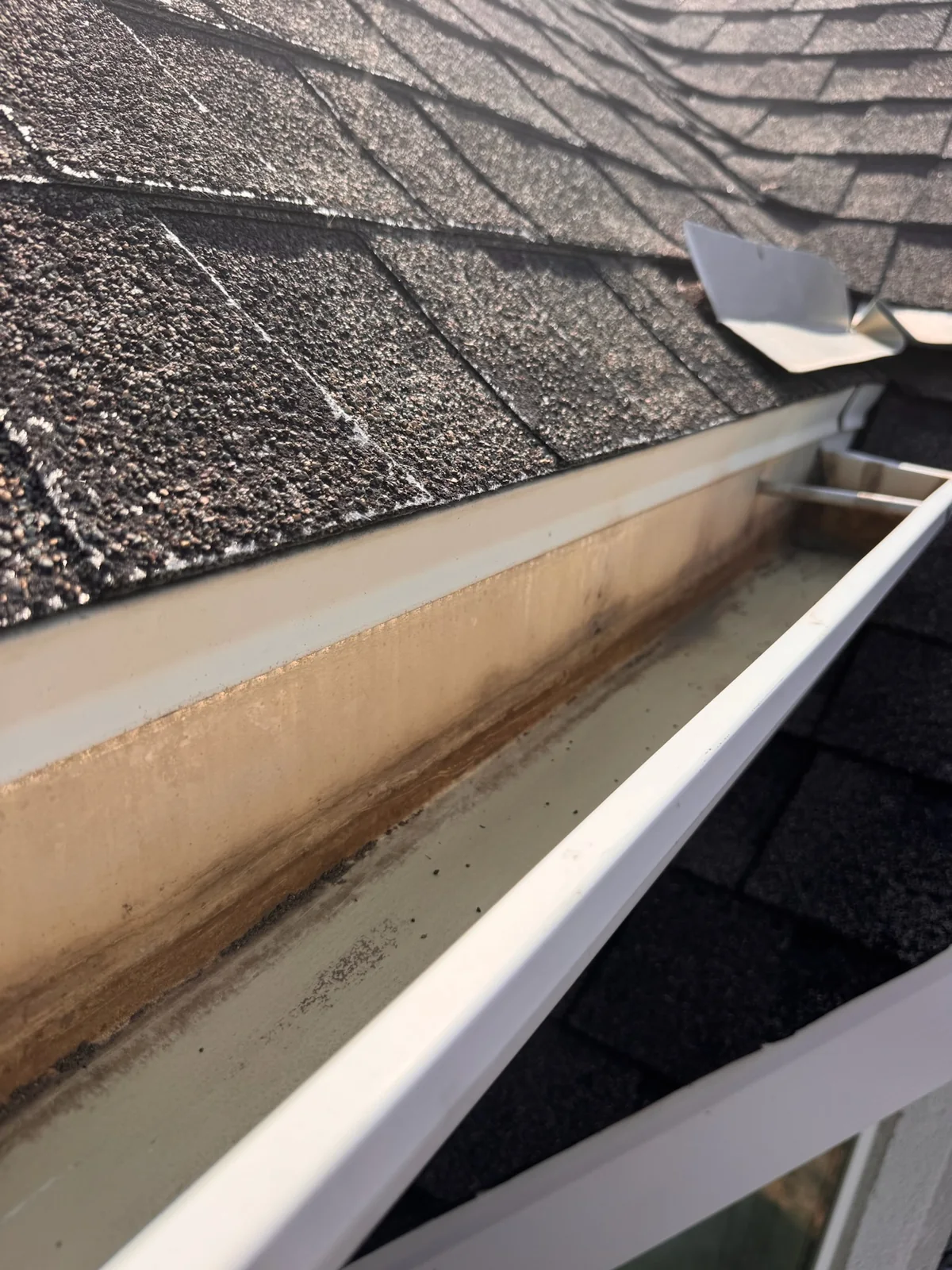 Inside-the-gutter buildup