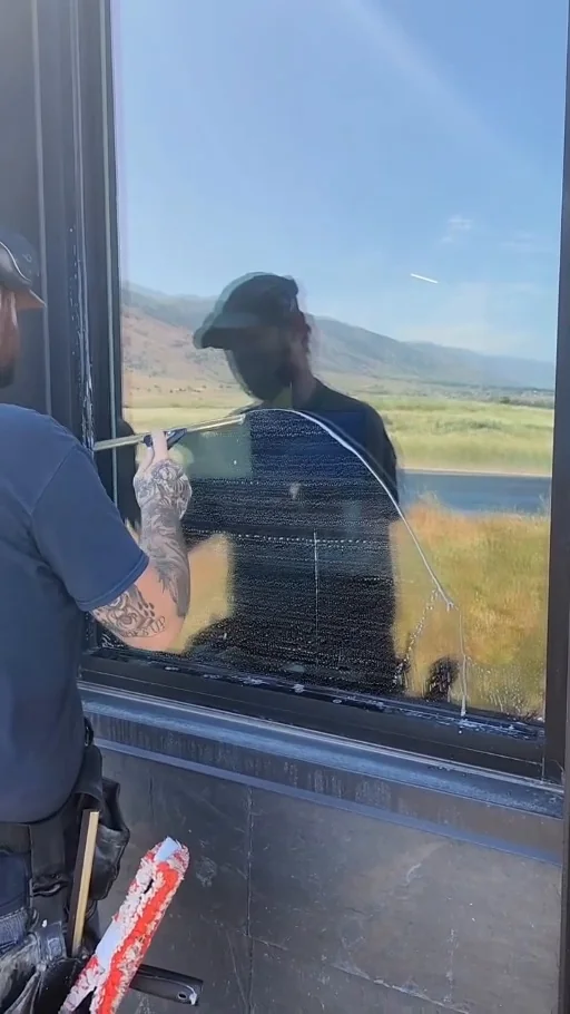 Commercial window cleaning